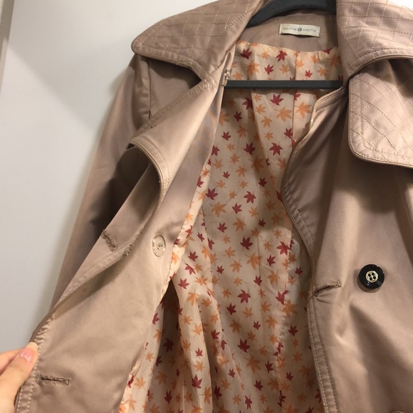 Trench coat, size S color tan. - Picture 8 of 8